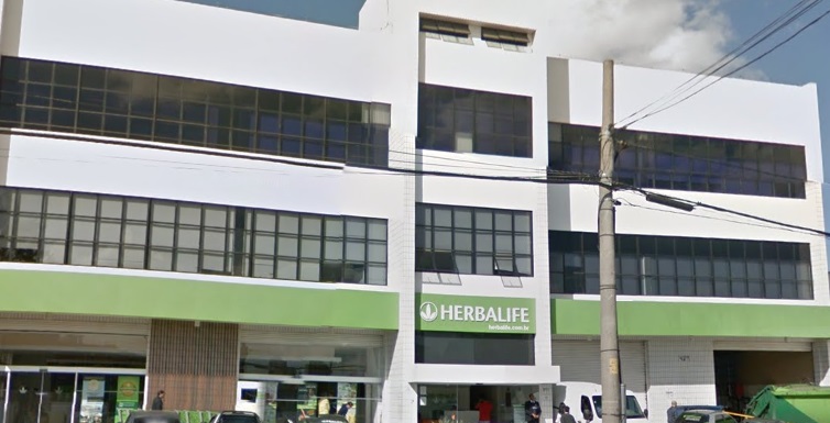 Criança morre após ser atingida por móvel em loja da Herbalife