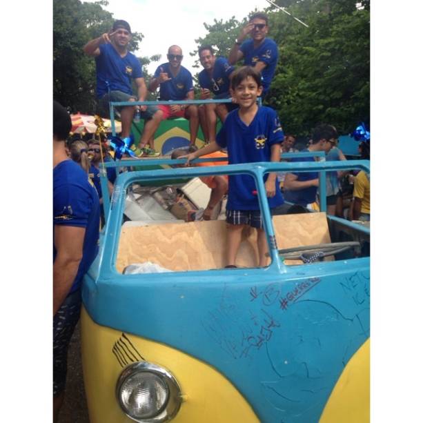 Rodolfo Oliveira Lima registrou o desfile, pelas ruas da Vila Madalena, do Camarote na Kombi Rodolfo Oliveira Lima registrou o desfile, pelas ruas da Vila Madalena, do Camarote na Kombi