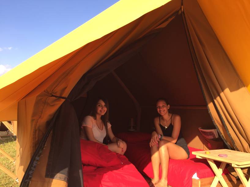 Maiara Almeida e Ellen Marnie optaram pelo Lodge, um tipo de tenda mais aconchegante Maiara Almeida e Ellen Marnie optaram pelo Lodge, um tipo de tenda mais aconchegante