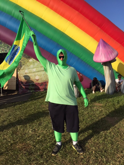 Público no Tomorrowland aposta em fantasias e adereços para curtir a festa em Itu Público no Tomorrowland aposta em fantasias e adereços para curtir a festa em Itu