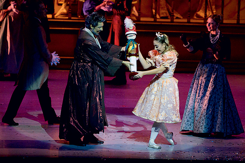 Pela 6ª vez, Stephanie Stevanato é protagonista de “O Quebra-Nozes”