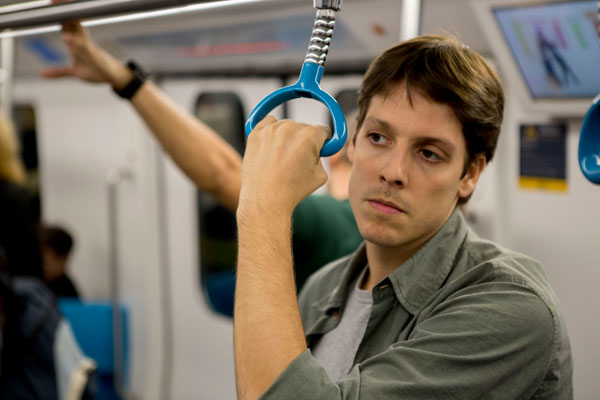 Entre Abelhas": Fábio Porchat é o protagonista do longa Entre Abelhas": Fábio Porchat é o protagonista do longa