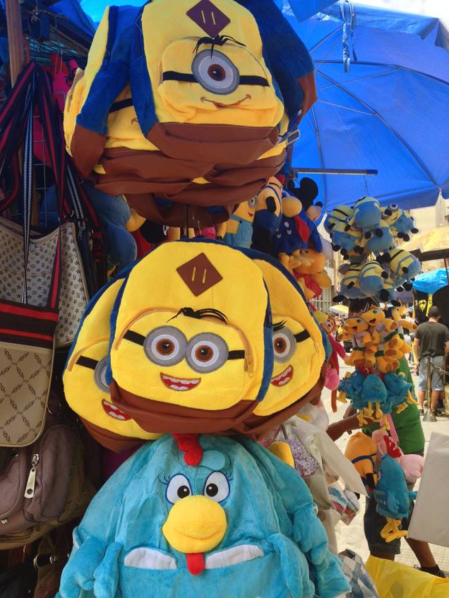25 de Março: mochilas dos Minions e Galinha Pintadinha (de R$ 15,00 a R$ 25,00) 25 de Março: mochilas dos Minions e Galinha Pintadinha (de R$ 15,00 a R$ 25,00)