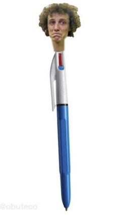 Internautas brincam com as “canetas” em David Luiz Internautas brincam com as “canetas” em David Luiz