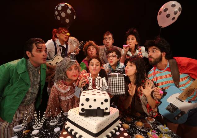 Festa: na peça a plateia acompanha o aniversário de Margarida Festa: na peça a plateia acompanha o aniversário de Margarida