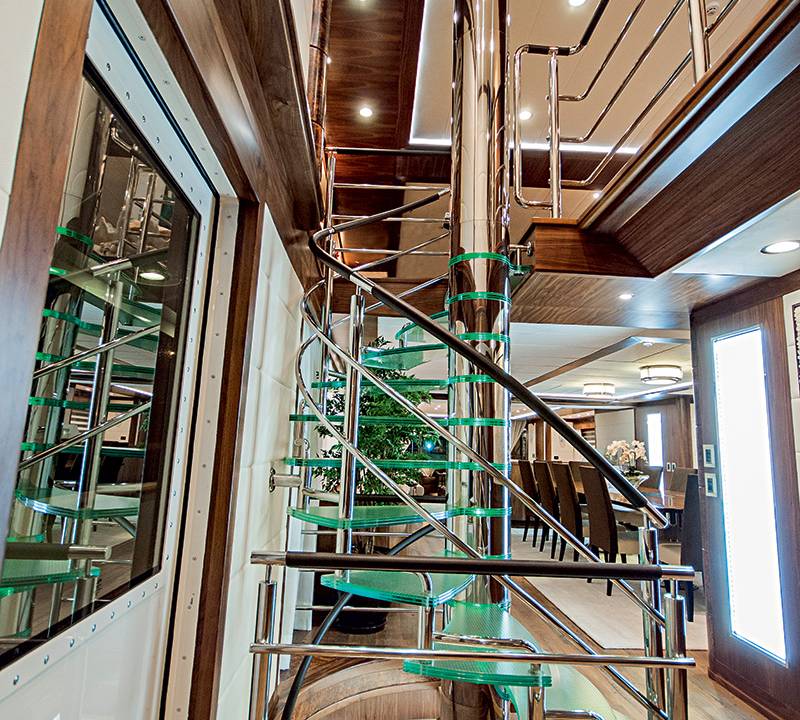 Interior do maior iate do Brasil