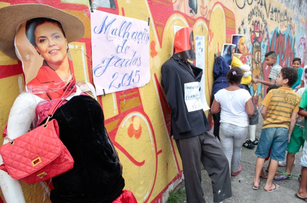 Políticos são malhados como Judas no Sábado de Aleluia