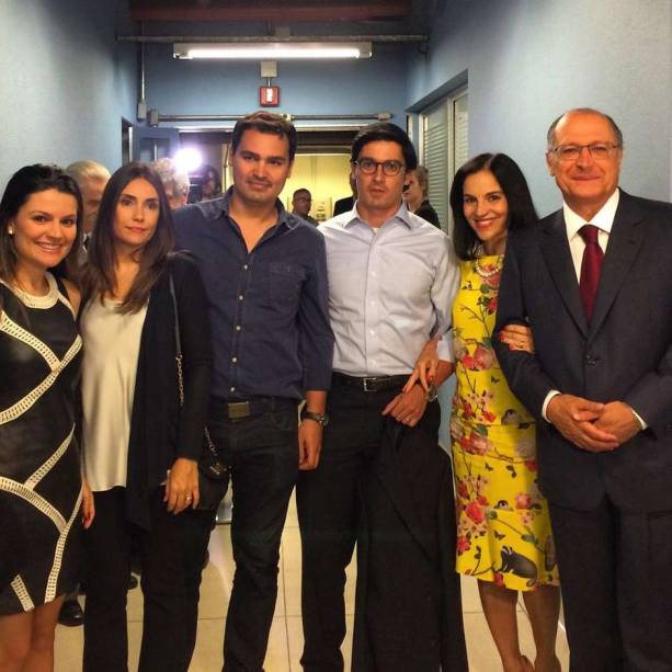 Geraldo Alckmin (dir.) com a esposa, Dona Lu, os filhos e a nora Geraldo Alckmin (dir.) com a esposa, Dona Lu, os filhos e a nora