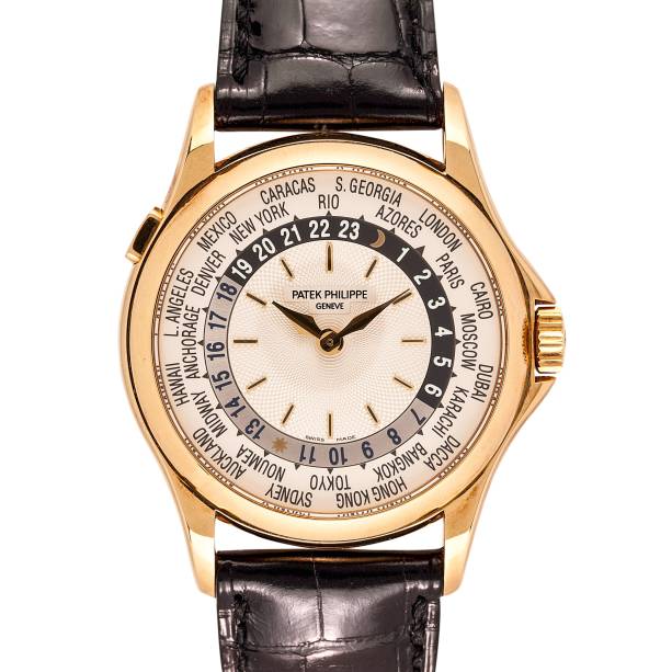 	<strong>Patek Philipe World Timer - </strong>Outro com visor de cristal de safira e fecho de ouro amarelo 18 quilates. Apresenta movimento automático com o horário de várias cidades do mundo. Vem com estojo e manual. <strong>Lance inicial:</strong> 49 500 reais.