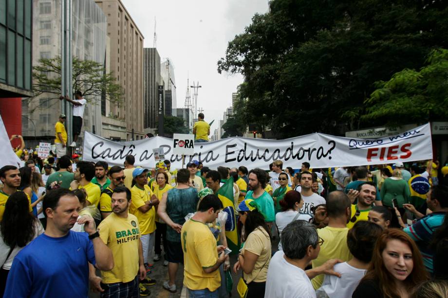 Cadê a pátria educadora?"