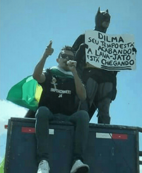 "Menino do Jô" participa de manifestação contra o governo em Brasília "Menino do Jô" participa de manifestação contra o governo em Brasília