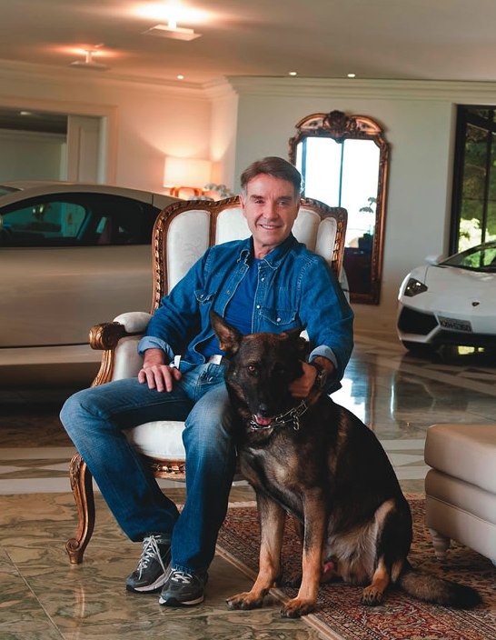 Carros apreendidos de Eike Batista somam 5 000 reais em multas