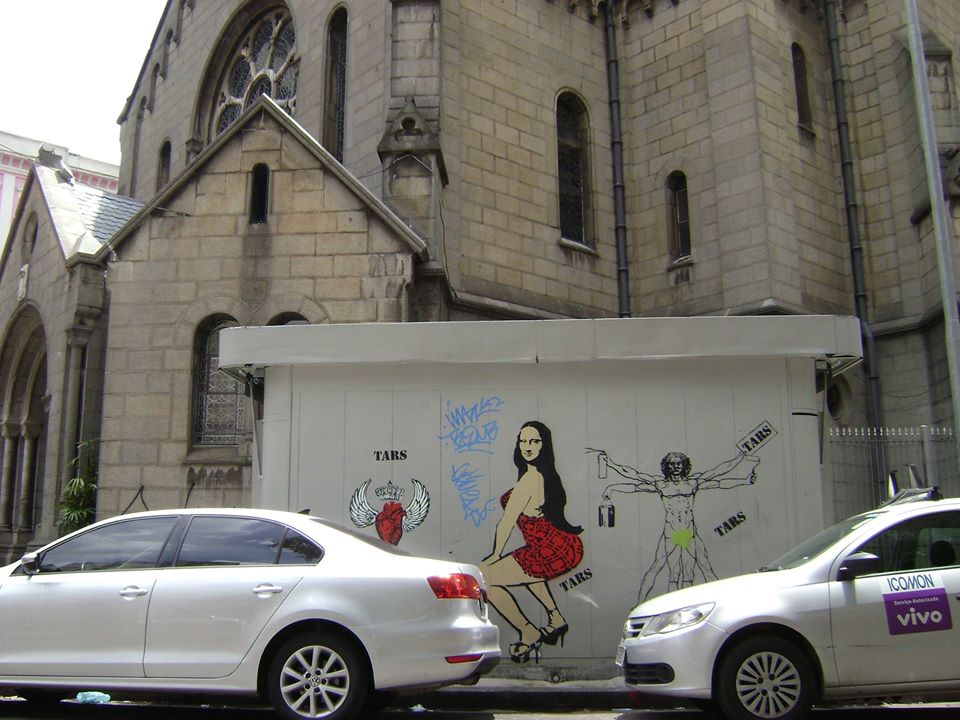 Grafiteiro faz sucesso ao pintar Mona Lisa dançarina nos muros de São Paulo