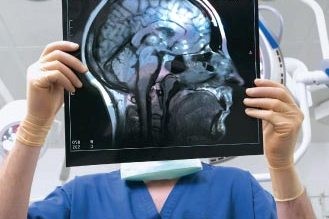 O sistema de saúde pelos médicos da cidade