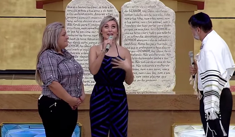 Andressa Urach deu seu testemunho no Templo de Salomão