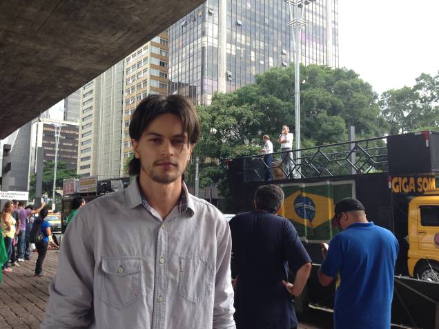 O modelo Bryan Marczewski, de 23 anos, apoia a intervenção militar no Brasil O modelo Bryan Marczewski, de 23 anos, apoia a intervenção militar no Brasil