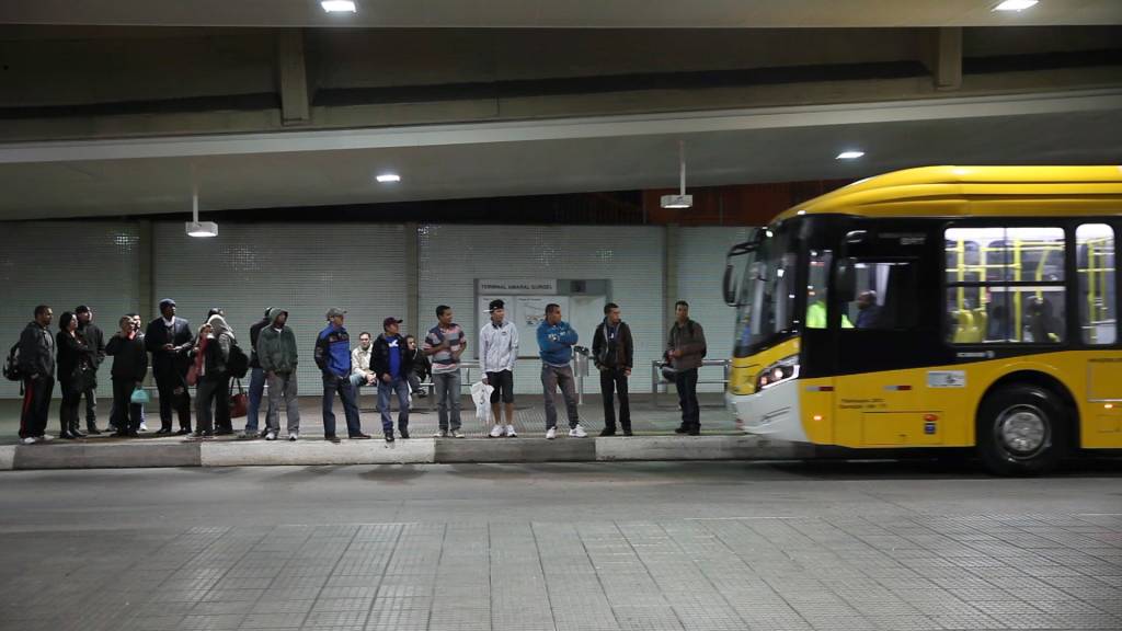 Parte dos ônibus da madrugada irá fazer trajeto das linhas do metrô