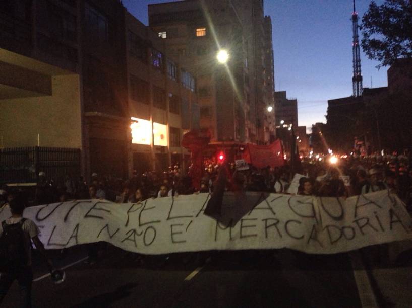 Às 20h30, manifestantes fechavam a Consolação sentido Praça Roosevelt