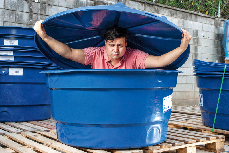 Paulistanos correm para comprar caixas d’água