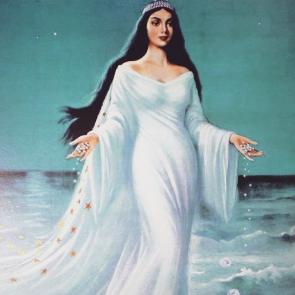 Rita Guedes faz sua homenagem com foto que representa a imagem de Iemanjá