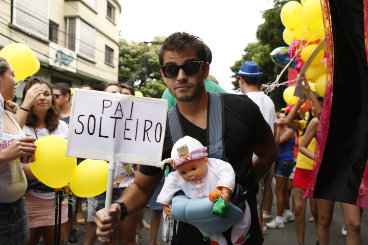 Folião no bloco Fogo e Paixão, no sábado (31)