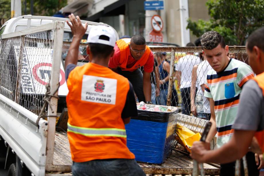 Bebidas vendidas em garrafas são apreendidas na Vila Madalena