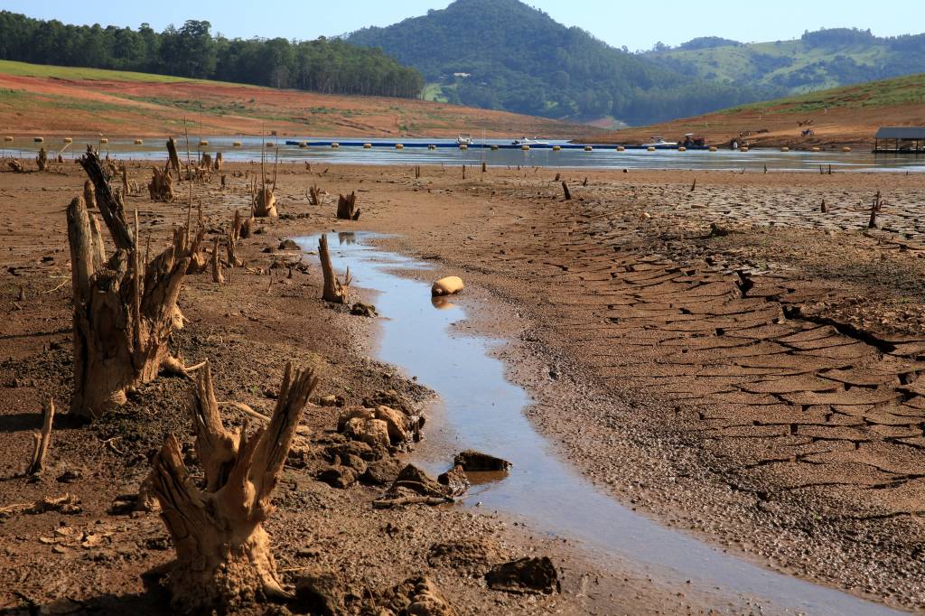 Após sete dias de estabilidade, Cantareira volta a cair