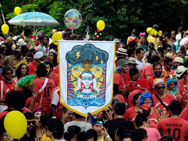 São Paulo espera 2 milhões de foliões em blocos de rua