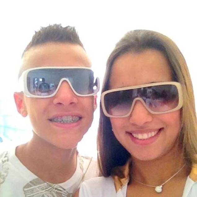 Gustavo e a irmã, Stefani Gustavo e a irmã, Stefani