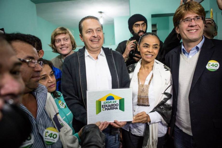 	Em Osasco, na inauguração do primeiro comitê residencial da candidatura à Presidência da República 