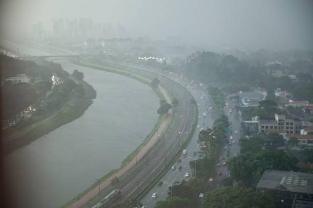 Marginal Pinheiros: chuva atinge região metropolitana Marginal Pinheiros: chuva atinge região metropolitana