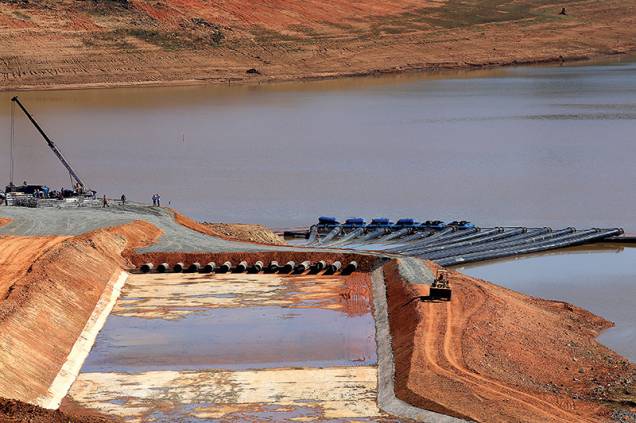 Rampas para a descida de barcos: insufcientes para chegar à água Rampas para a descida de barcos: insufcientes para chegar à água