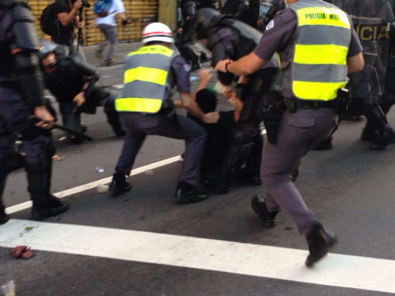 Foram disparados tiros de bala de borracha na Rua da Consolação