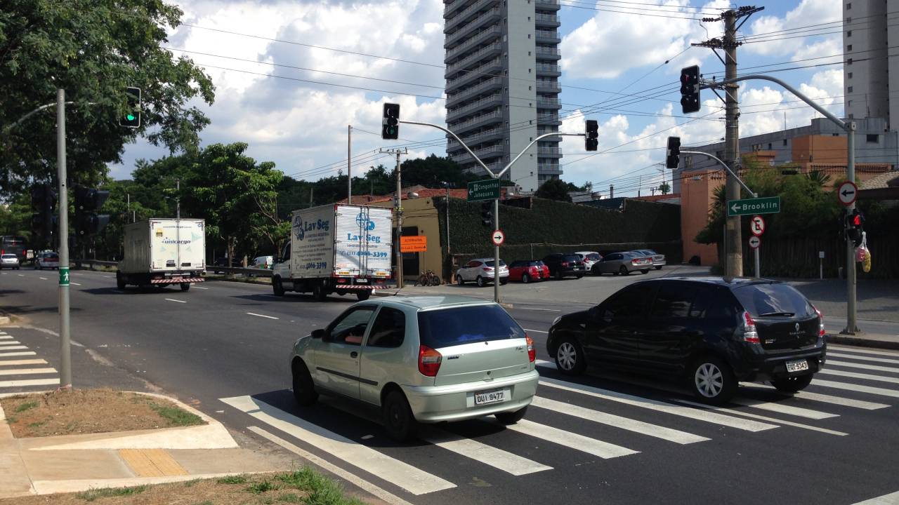 Novos Semáforos Avenida Bandeirantes