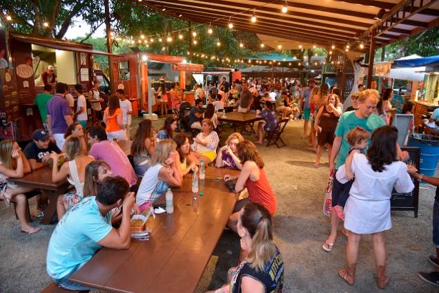 Na área dos food trucks, há comida mexicana, pizza, paletas, churros, hambúrgueres... Na área dos food trucks, há comida mexicana, pizza, paletas, churros, hambúrgueres...