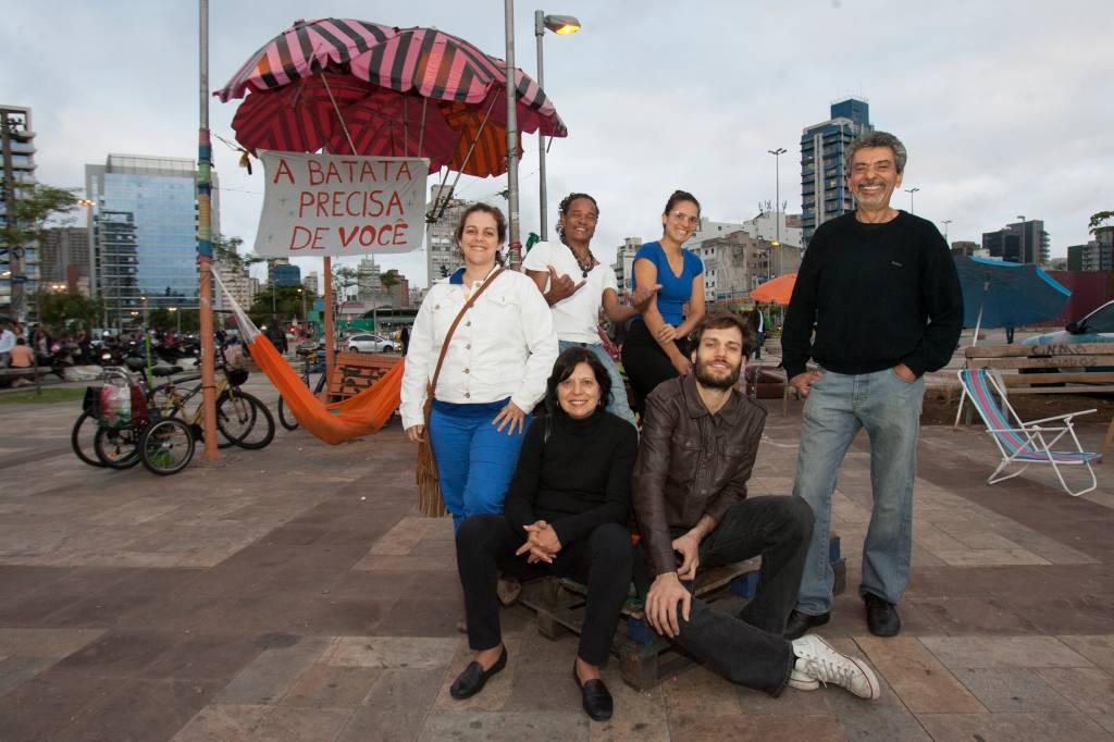 Moradores promovem melhorias no Largo da Batata