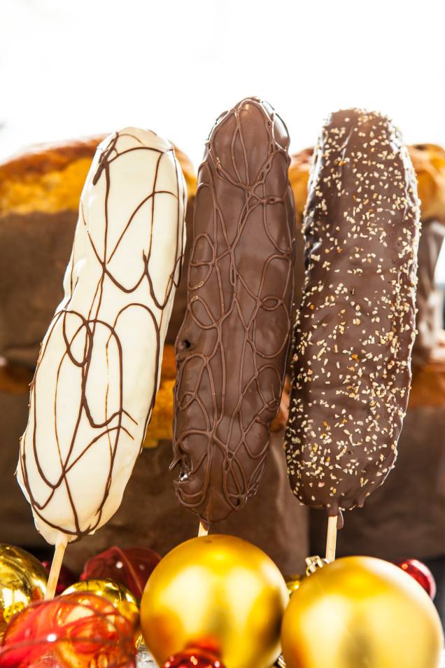 Villa Grano: doce é servido no palito com coberturas como chocolate branco Villa Grano: doce é servido no palito com coberturas como chocolate branco