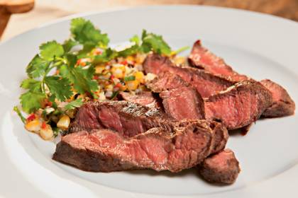 flatiron-steak-na-chapa-com-manteiga-de-tutano-triciavieira-feed-_mg_4420-jpg-1.jpeg Flatiron