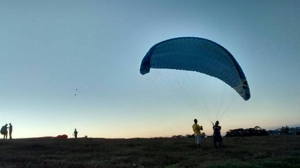 Moradores brigam contra construção de habitação popular em manancial
