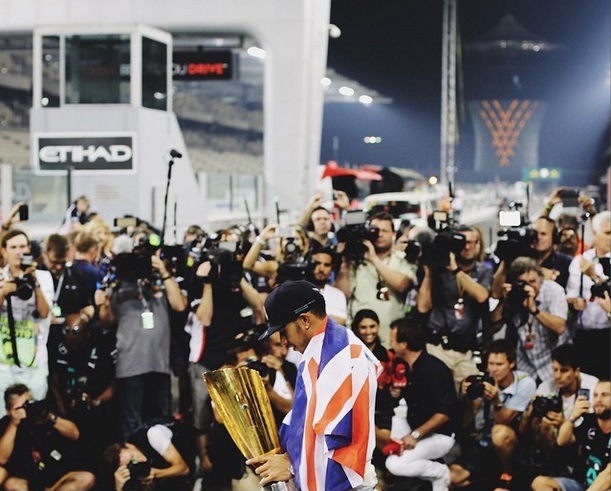 Fim de semana define campeões da F-1 e do Brasileirão