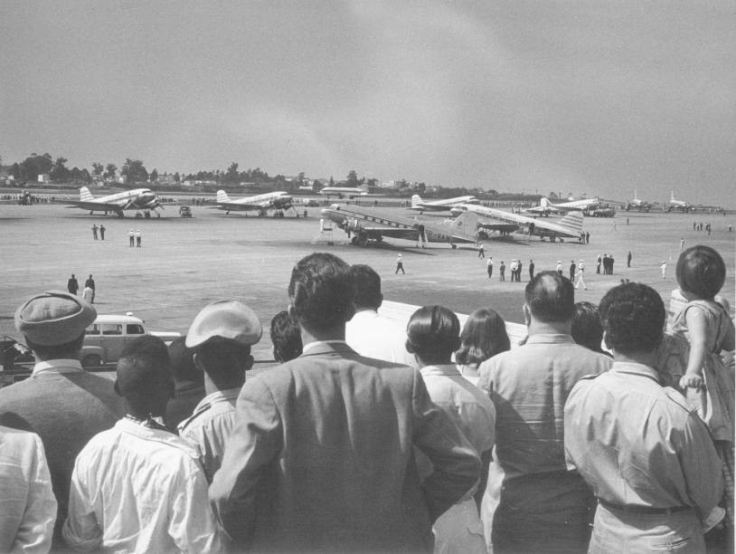 Público no Aeroporto de Congonhas: curiosos lotavam a área apenas para observar os pousos Público no Aeroporto de Congonhas: curiosos lotavam a área apenas para observar os pousos