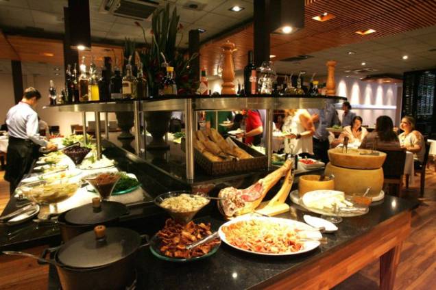 Fogo de Chão, eleita a melhor churrascaria em sistema de rodízio pelo especial "VEJA Comer & Beber 2015" Fogo de Chão, eleita a melhor churrascaria em sistema de rodízio pelo especial "VEJA Comer & Beber 2015"