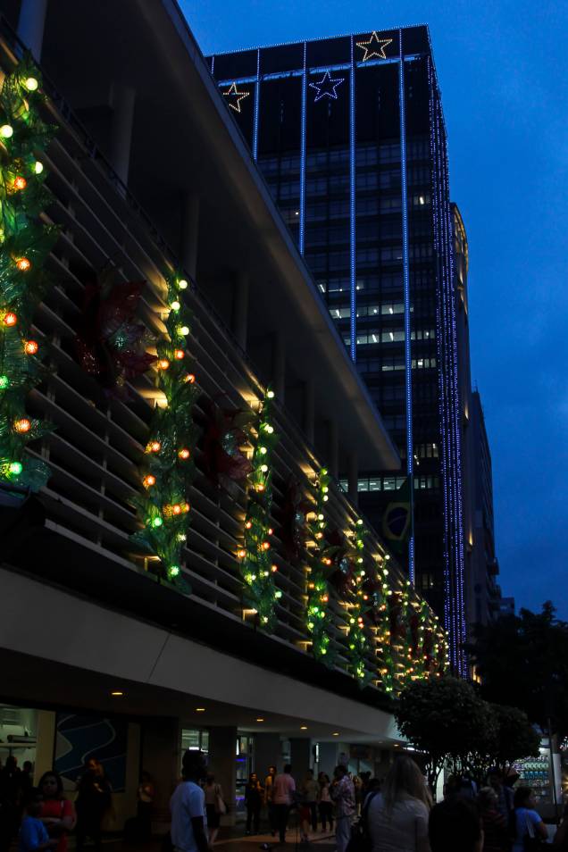 Conjunto Nacional também está decorado com luzes