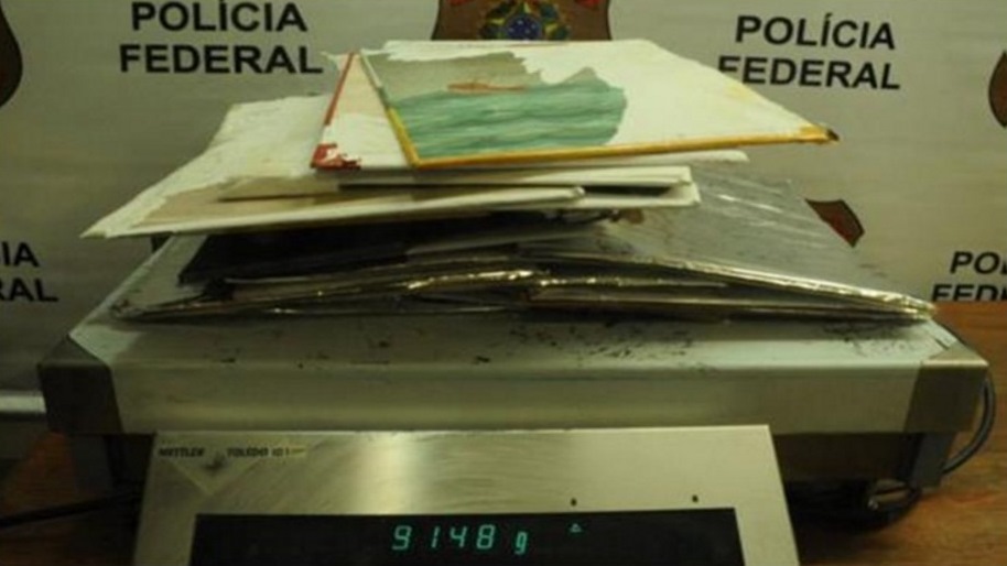 PF prende três em Cumbica com cocaína, joias e peças para armas