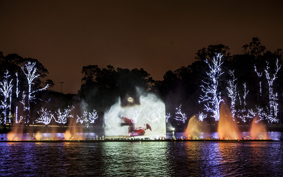 Canções natalinas como <em>Noite Feliz</em> embalam o show multimídia da fonte do Ibirapuera