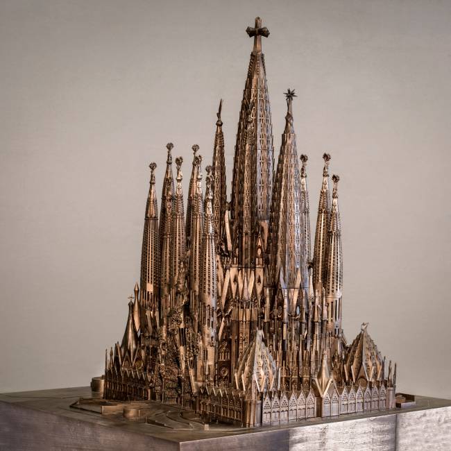 maquete-do-conjunto-da-basilica-da-sagrada-familia-escala-1x200-91x91x120-cm-gesso-basilica-de-la-sagrada-familia.jpeg Gaudí_exposição Instituto Tomie Ohtake