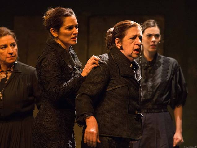 <em>A Casa de Bernarda Alba: </em>Patricia Gasppar, Mara Carvalho, Walderez de Barros e Isabel Wilker no drama de Federico Garcíalorca, cartaz do Cultura Artística Itaim <em>A Casa de Bernarda Alba: </em>Patricia Gasppar, Mara Carvalho, Walderez de Barros e Isabel Wilker no drama de Federico Garcíalorca, cartaz do Cultura Artística Itaim