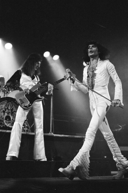 Queen - A Night in Bohemia Queen - A Night in Bohemia