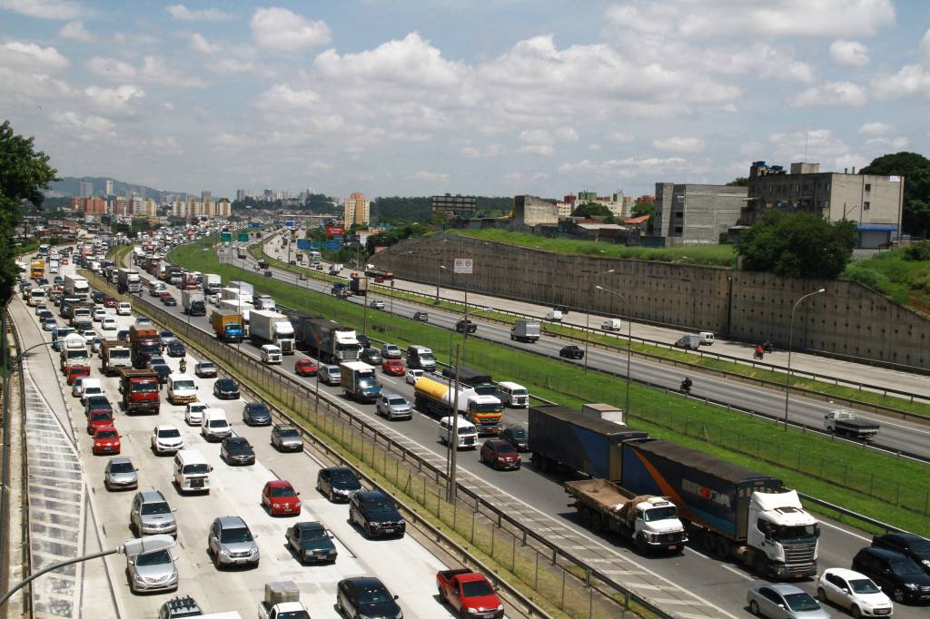 Motociclista morre atropelado após cair na Castello Branco