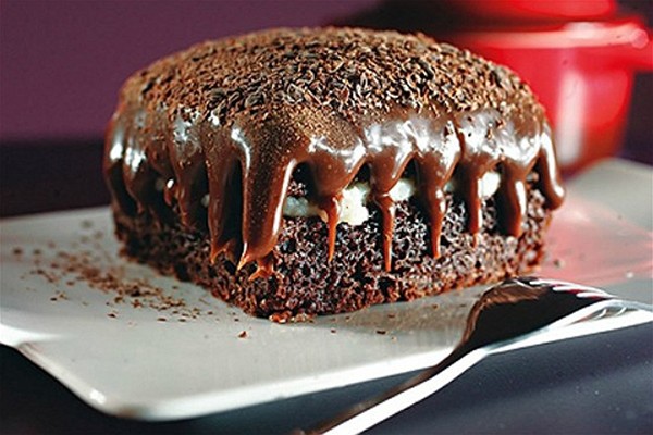 Le chef Gatô: bolo quadrado de coco cremoso e brigadeiro Le chef Gatô: bolo quadrado de coco cremoso e brigadeiro